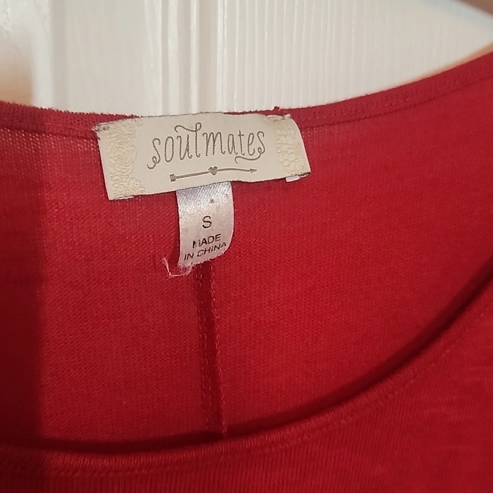 SOULMATES RED 3/4 LENGTH SLEEVE TOP SZ S